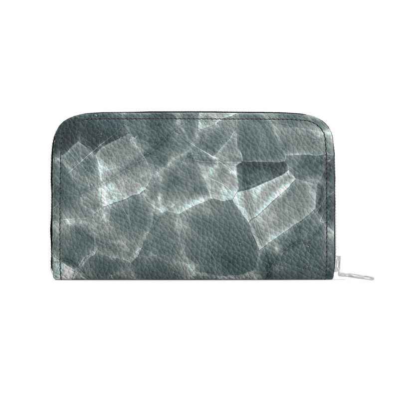 SKÆR STUDIO Glacier Wallet made from premium leather with a sleek design and zip closure