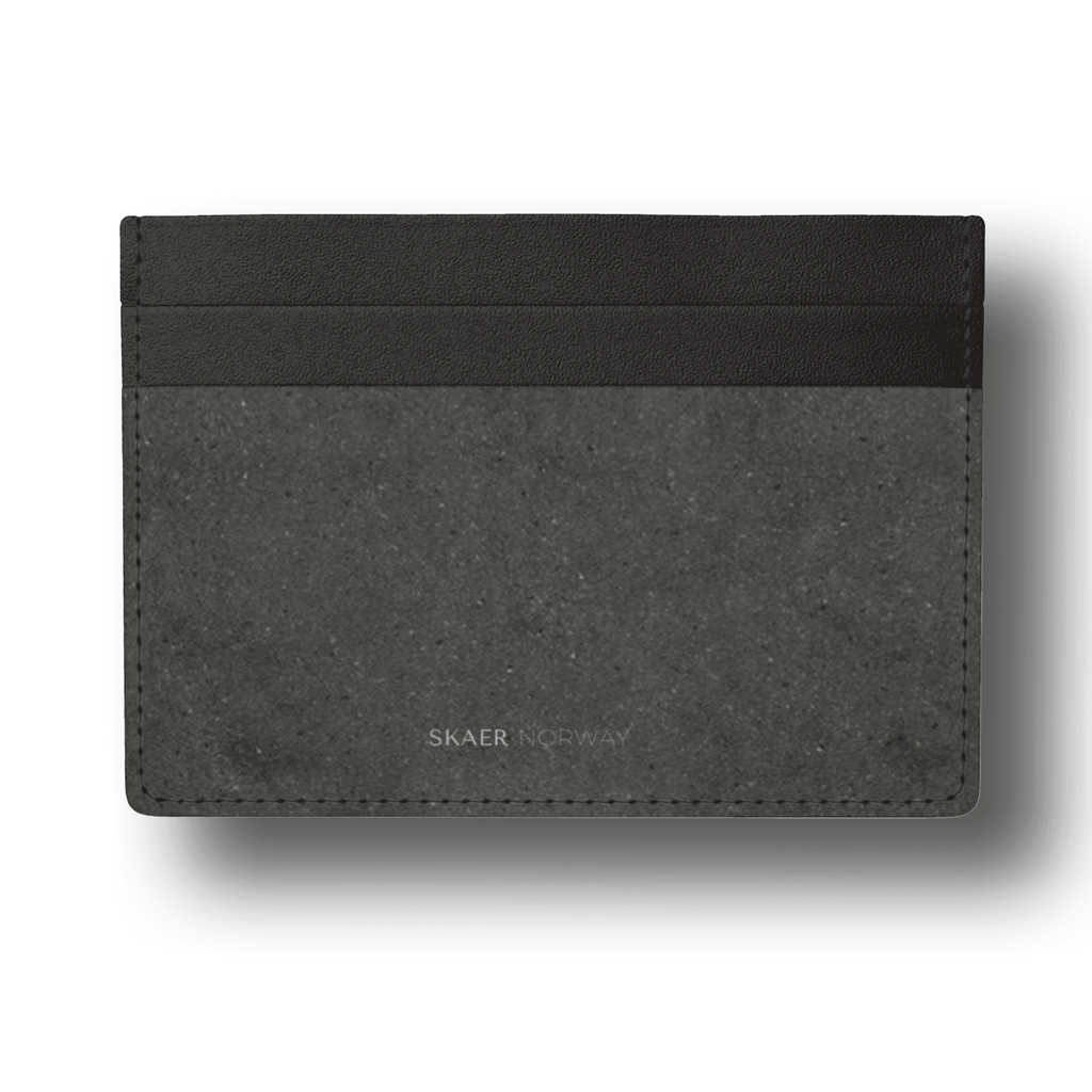 SKÆR STUDIO Minimalist card holder in black leather with multiple card slots and sleek design
